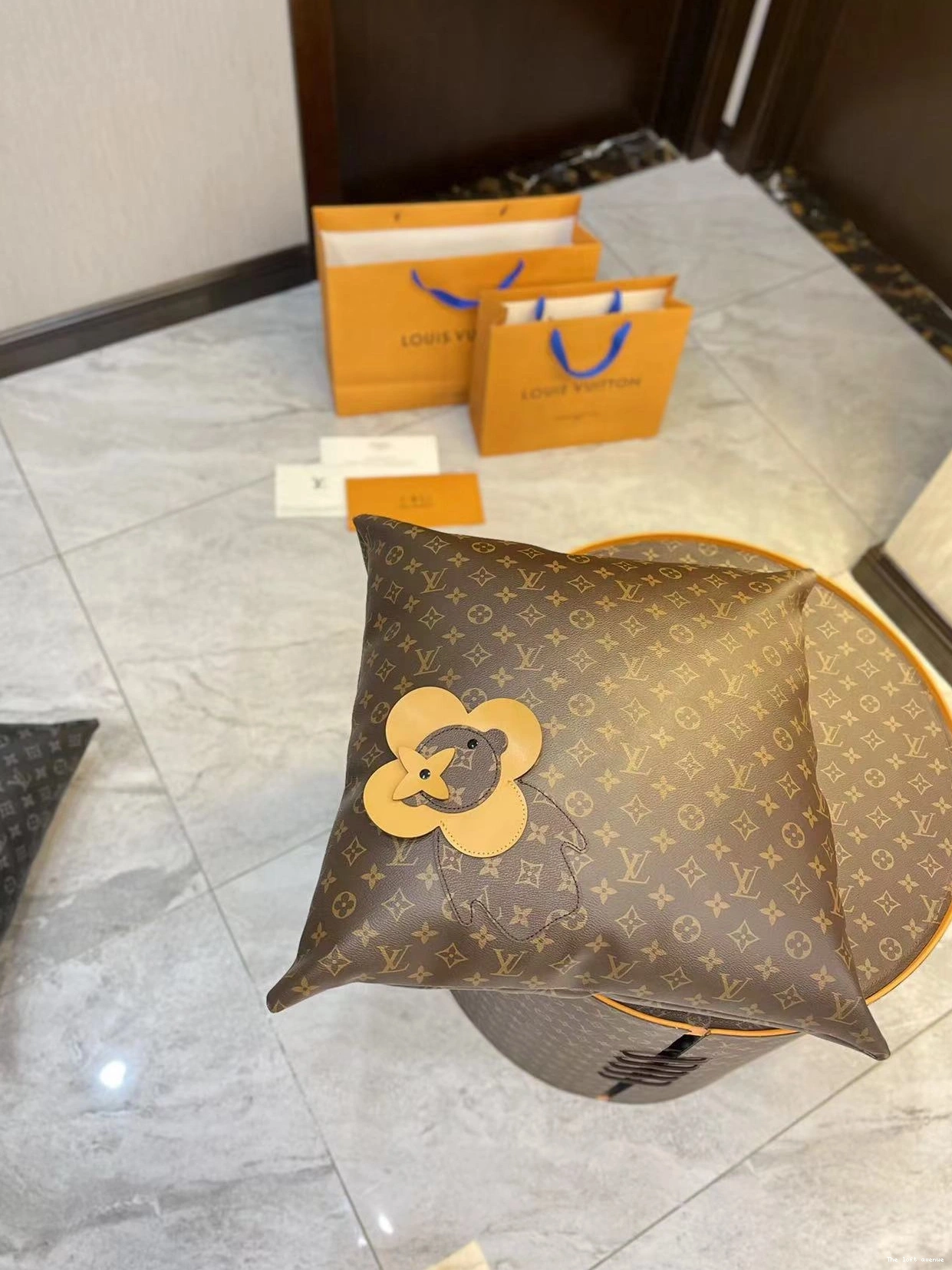PILLOW LV VIVIENNE CUSTOM 0817